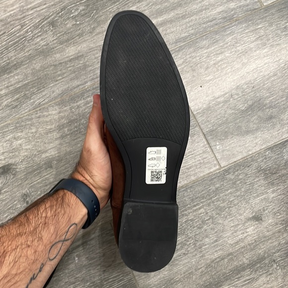 New Chelsea boots men. Size is 8.5 but is like a 9 .  Brand:ASOS - Picture 2 of 6